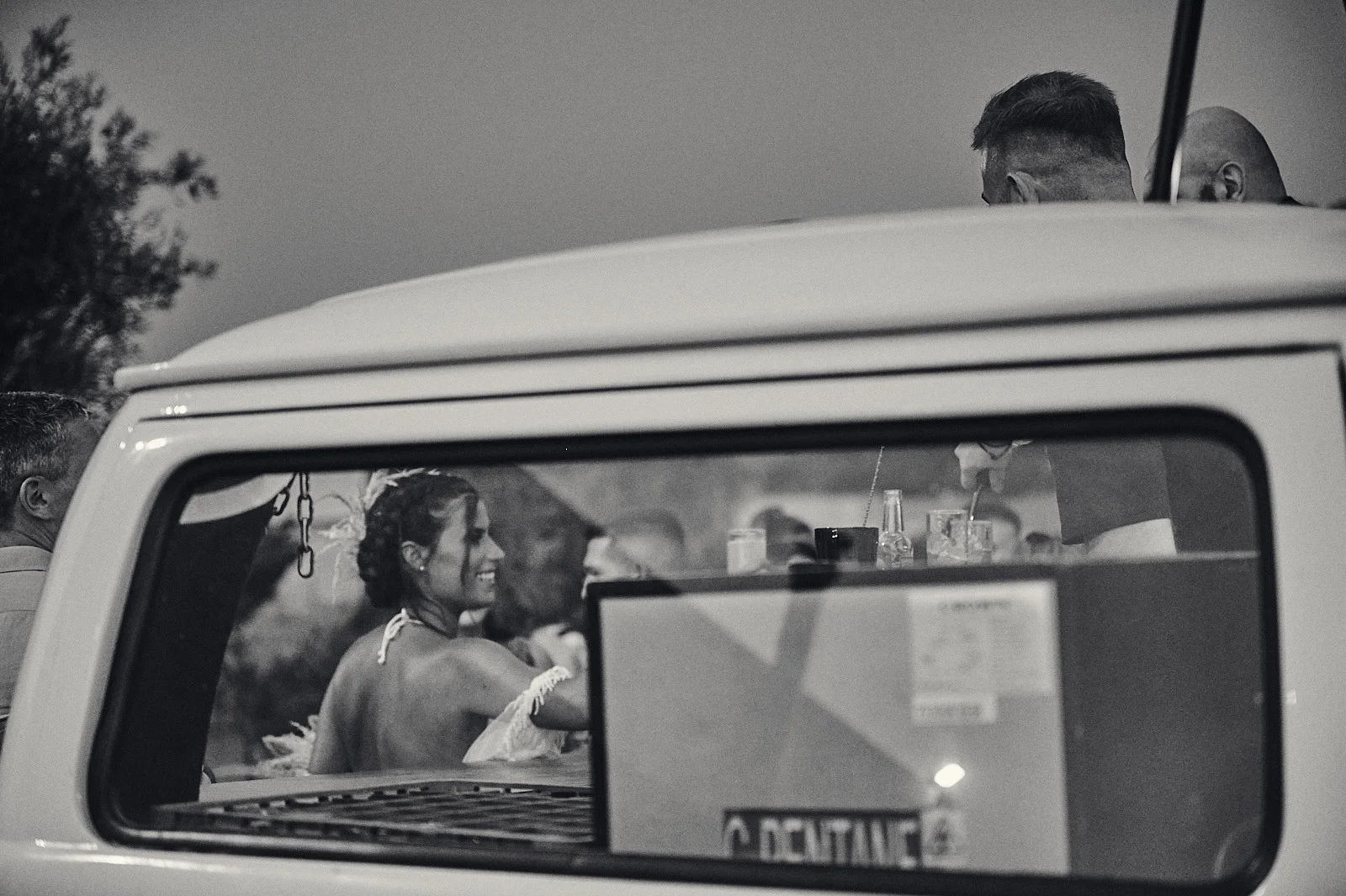 Black and white shot of bride near to a vintage car at Villa Elia – cinematic moment ideal for wedding photoshoots or films