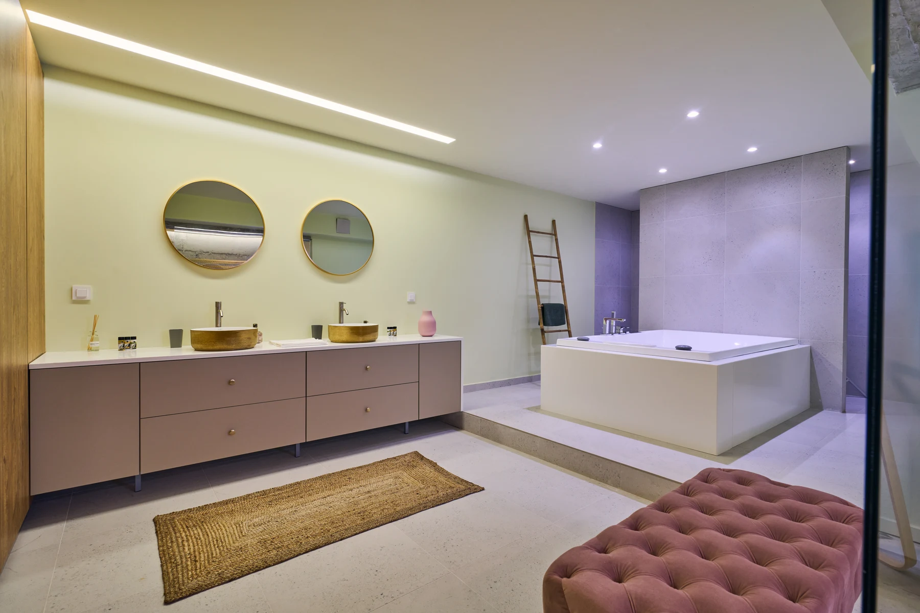 Jacuzzi and bathroom in the Olive Suite